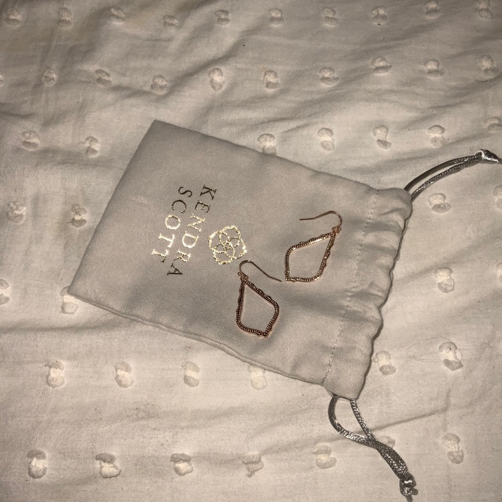 Kendra Scott Sophia drop earrings